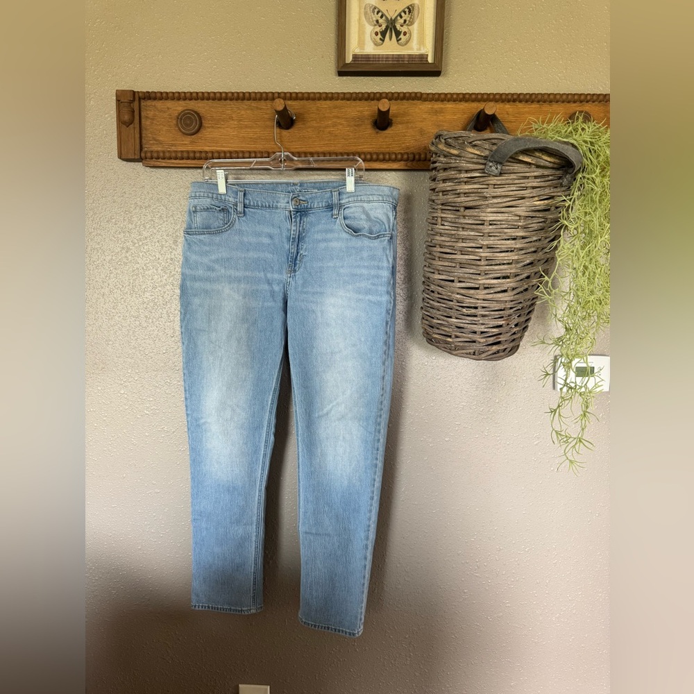 Old Navy Wow Boyfriend Mid Rise Jeans